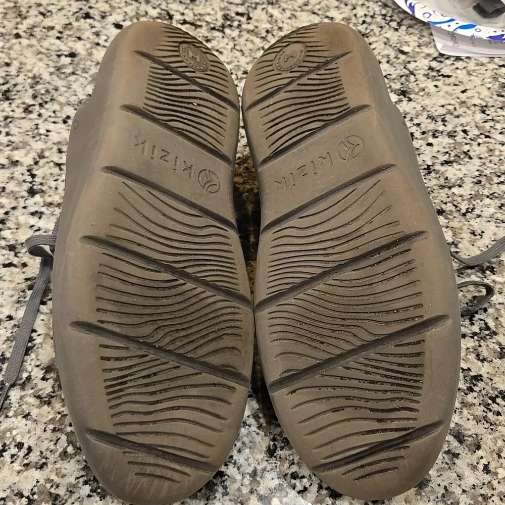 KIZIK ROAMER HANDS FREE SLIP-ON SNEAKER IN GRAPHITE. SIZE M 11.5 W 13...